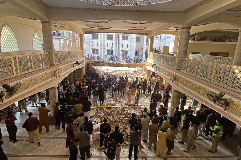 Tragjedi në Pakistan: Të paktën 17 të vdekur dhe 90 të lënduar pas një shpërthimi në një xhami