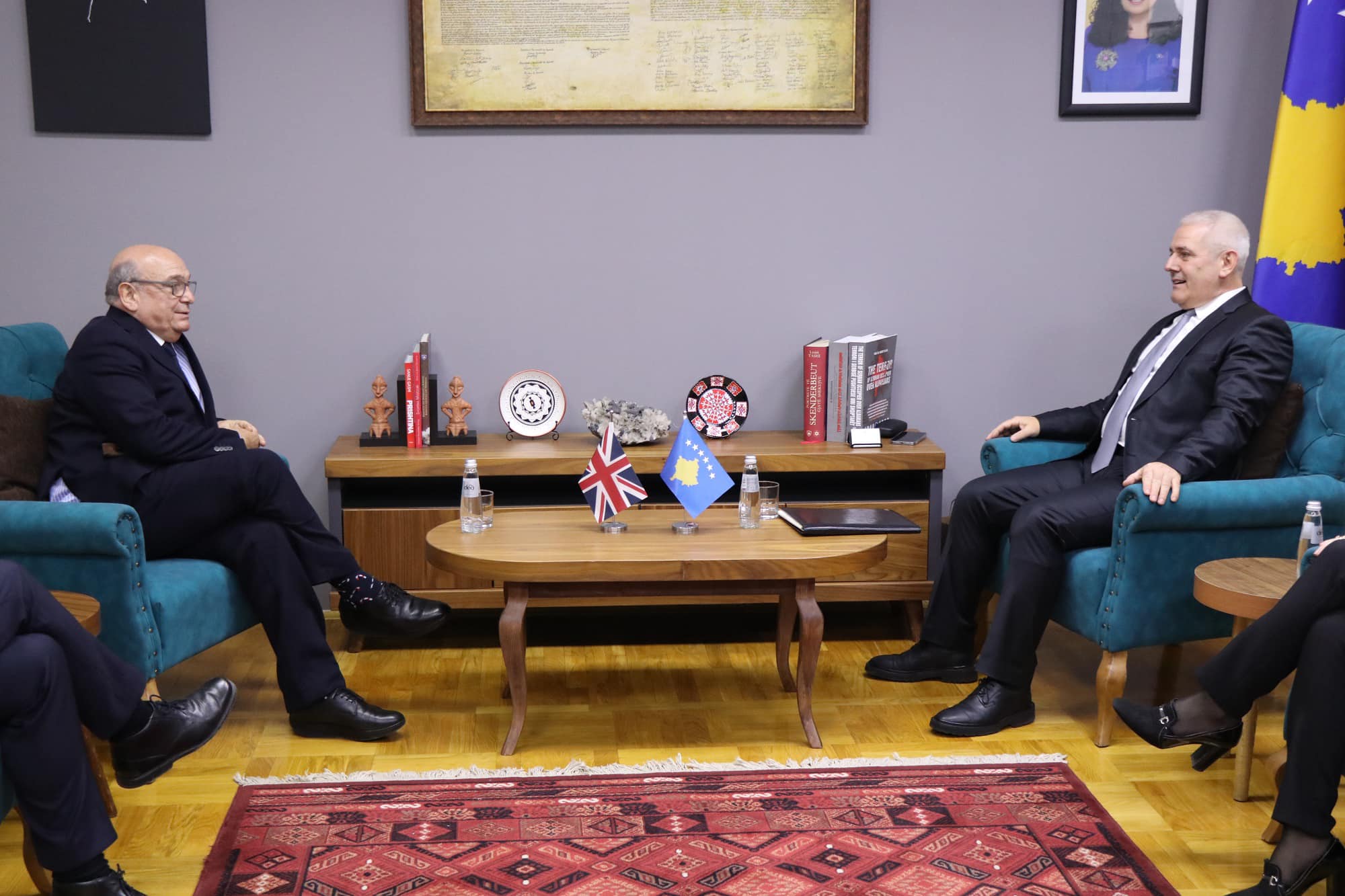Sveçla e njofton emisarin Peach: Kosova sfidohet në vazhdimësi nga faktorë të jashtëm