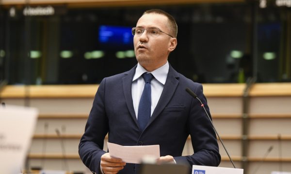 Eurodeputeti bullgar e quan Vuçiqin shovinist si Putini: Respekto Kosovën e pavarur