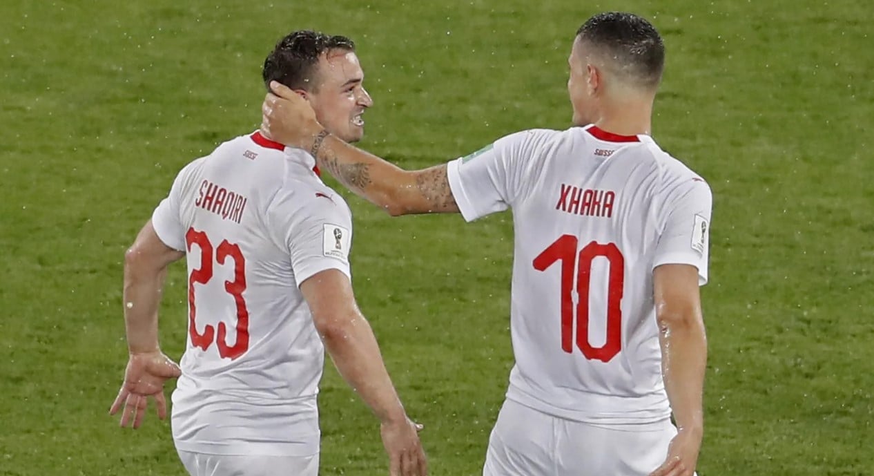 FIFA dënon Serbinë për thirrjet fyese nga tifozët serbë ndaj Shaqirit dhe Xhakës