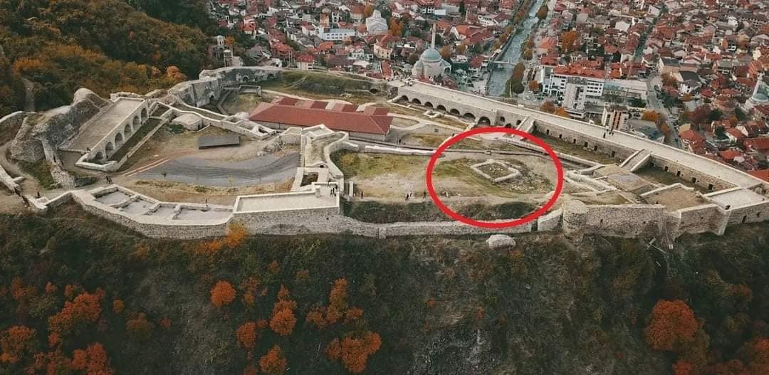 Imami Maliqi pas vendosjes së teleferikut kërkon që Kalasë së Prizrenit ti rikthehet Xhamia