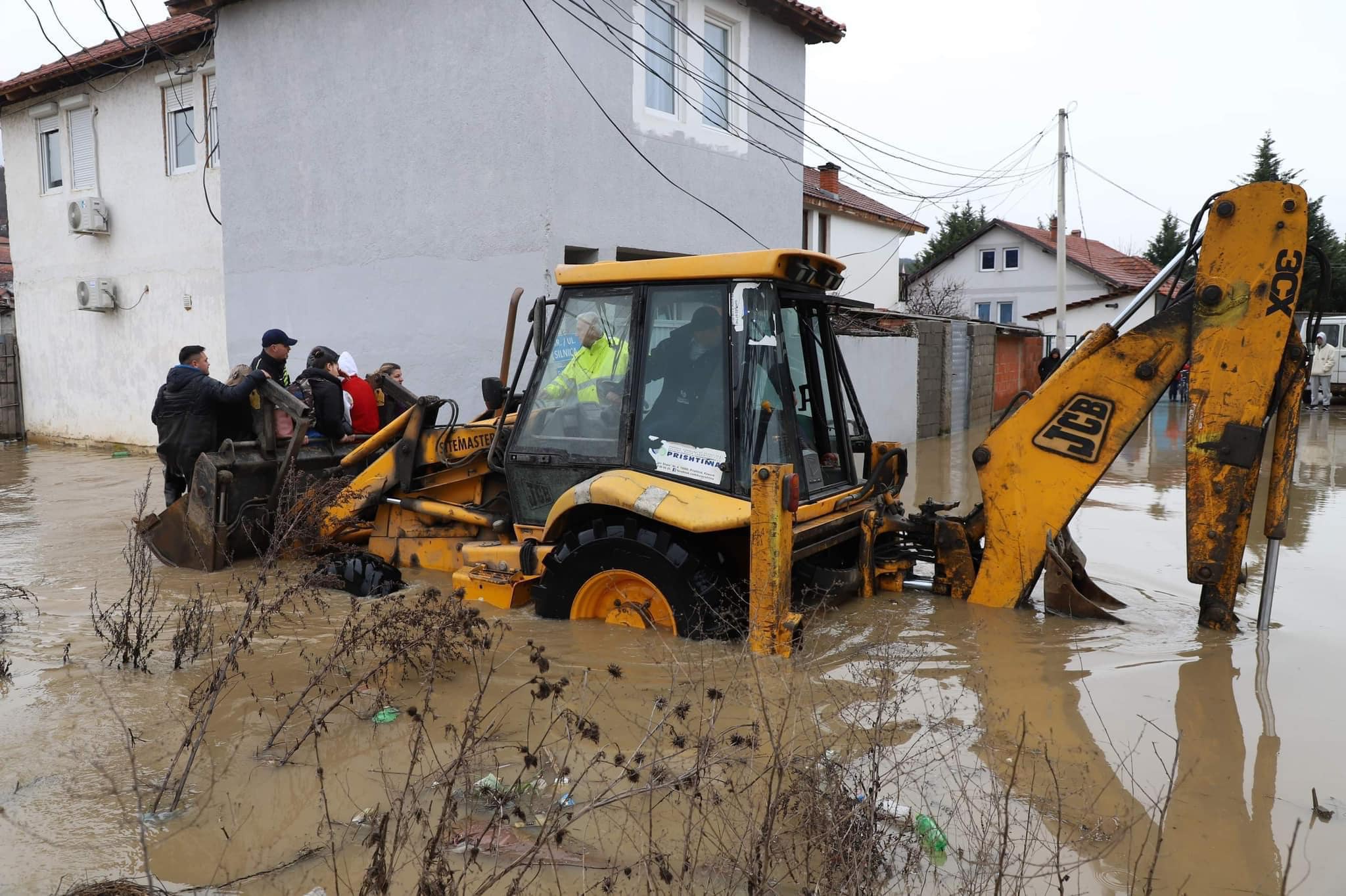 Vërshimet / Gjendja në Mitrovicë s`është më emergjente, Hamza jep detajet e fundit