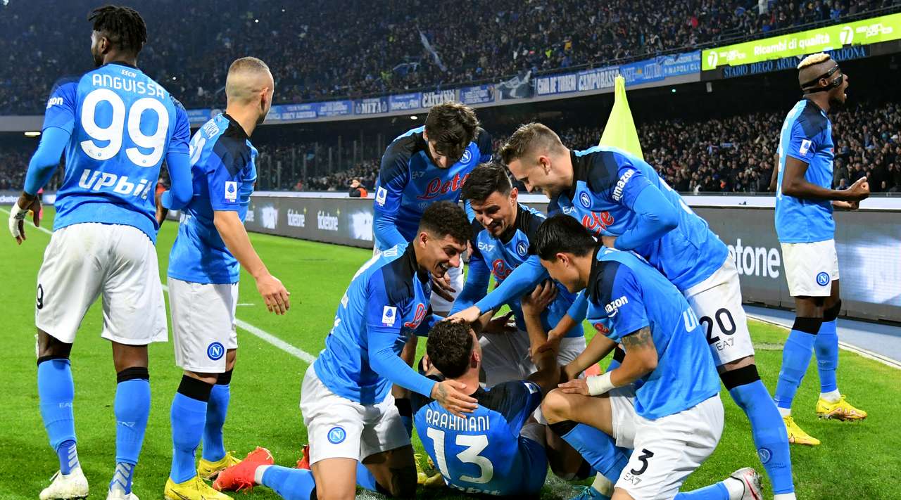 Napoli i jep leksion Juventusit, shkëlqen Amir Rrahmani