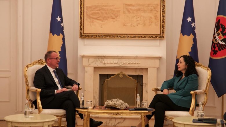 Taravari pritet në takim nga presidentja Osmani, flasin për situatën në veriun e Kosovës