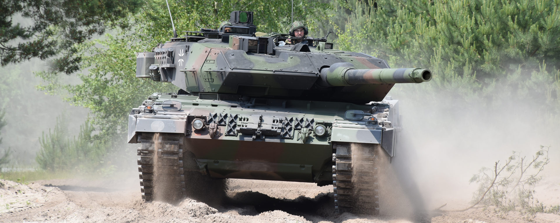 Britanikët do t’i trajnojnë ushtarët ukrainas për përdorimin e tankeve të dërguara 