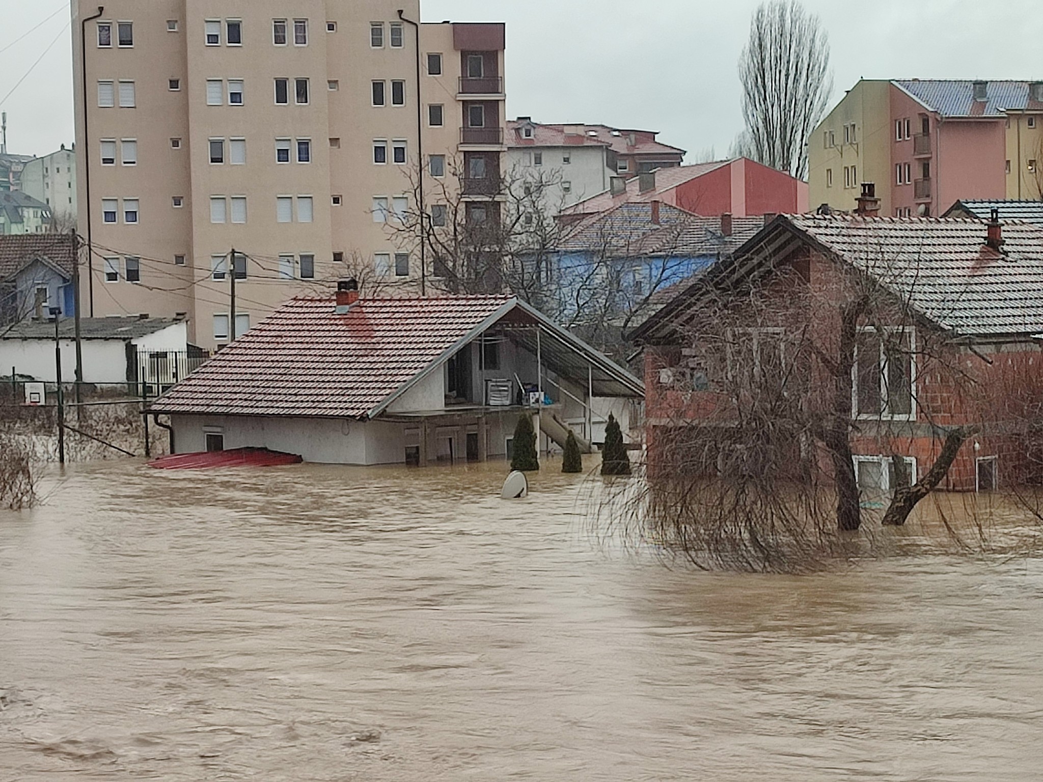 Raporti fillestar: Dhjetëra miliona euro dëme nga përmbytjet në Drenicë
