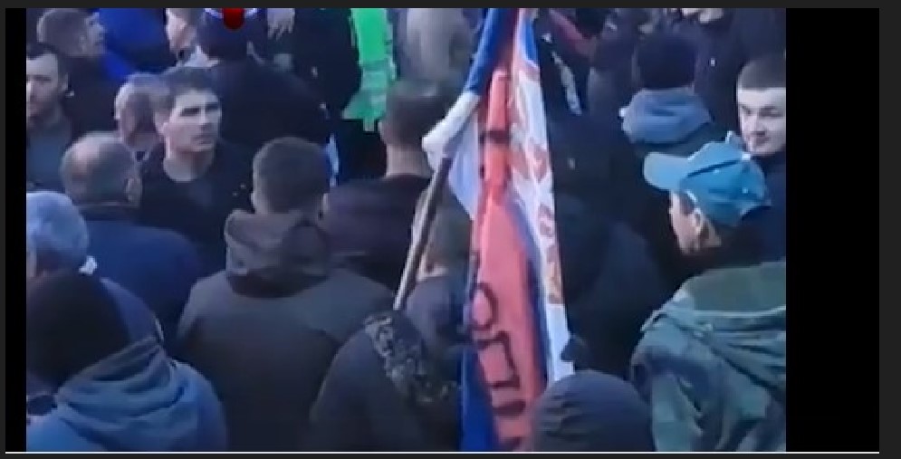 Plagosja në Shtërpcë, serbët lokalë protestojnë në mes të rrugës