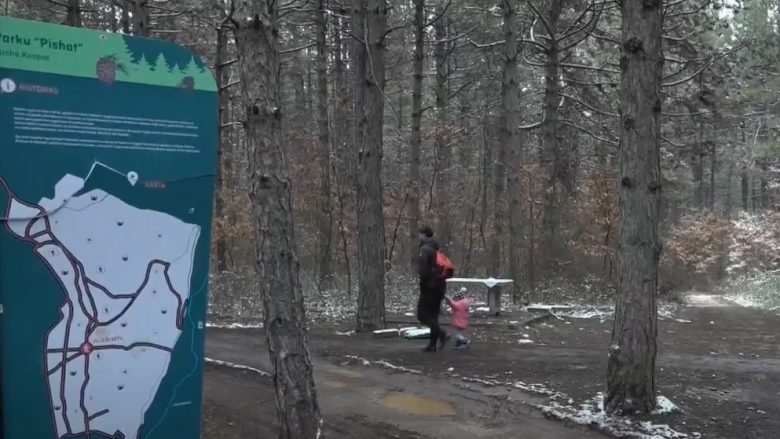 As ftohti i madh nuk i ndalon qytetarët që ta frekuentojnë parkun e Sllatinës dhe Gërmisë