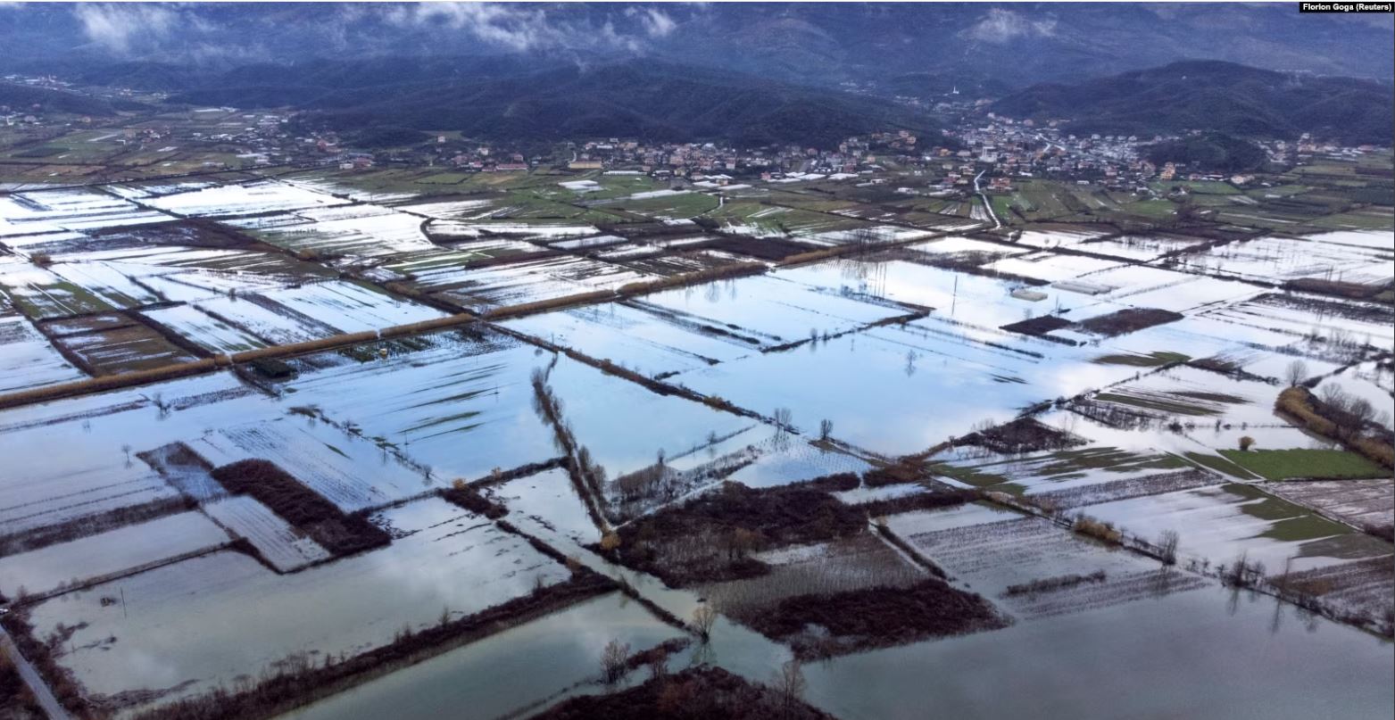 Mbi 1.700 hektarë tokë janë përmbytur në Shqipëri, shkaktohen dëme