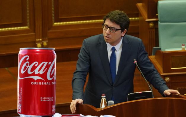 Murati përpiqet të shfajësohet për Coca-Colan nga Serbia, e akuzon LDK-në