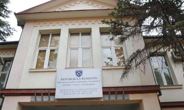 10 vajza në Kosovë marrin vaksinën kundër kancerit të qafës së mitrës