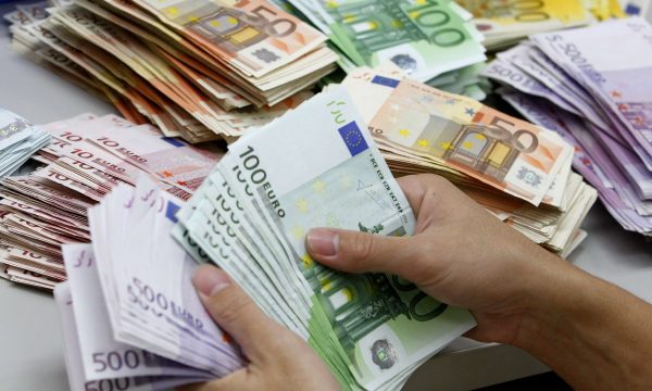 Kosovarët kanë mbi 5.5 miliardë euro depozita në banka