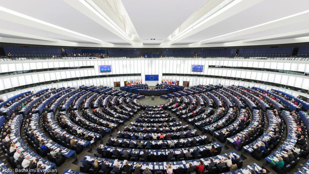 PE-ja i jep mbështetje kërkesës së Kosovës për anëtarësim në BE