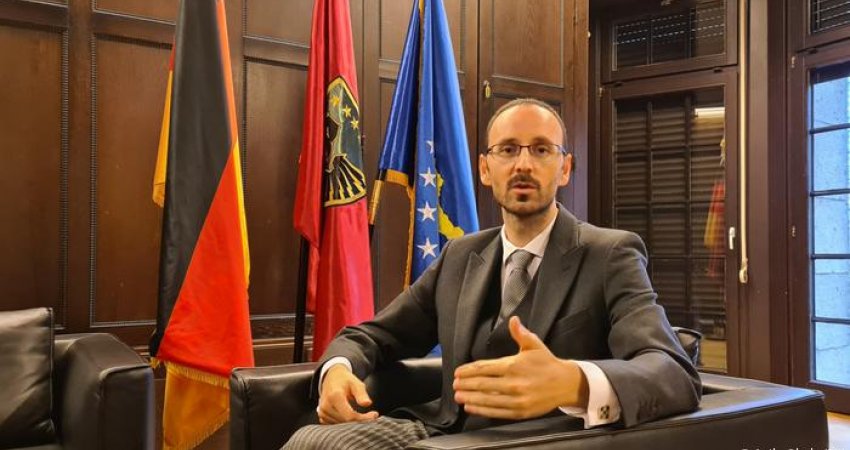 8 muaj që kur Kosova aplikoi për anëtarësim në KE, deputeti gjerman bën një lëvizje, ambasadori kosovar me fjalë të mëdha!
