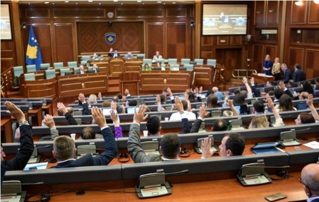 Kuvendi i Kosovës ndan 200 mijë euro veç për pije