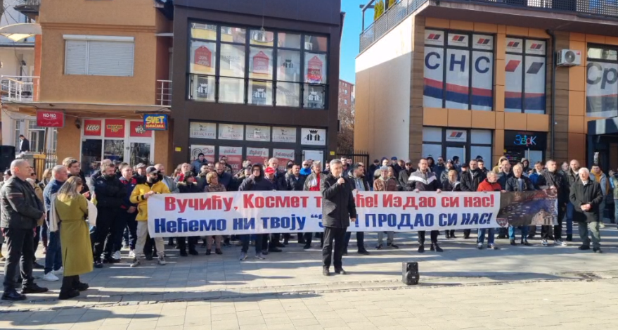 Protestohet në Mitrovicë, Vuçiqin e quajnë “tradhtar”