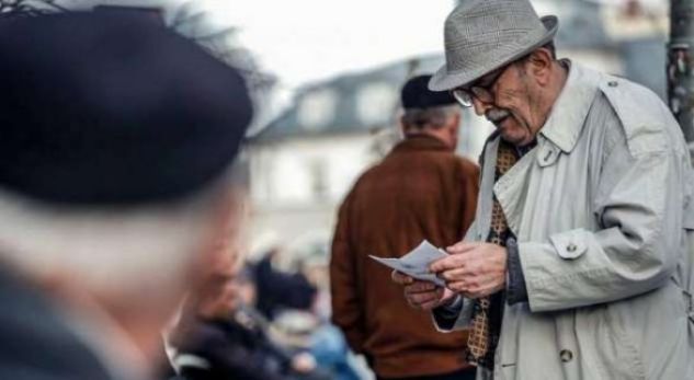 Ministri Murati: Të moshuarit mbi 80 vjeç që s’mund të lajmërohen në zyret e pensionioneve, po vizitohen nga ekipet mobile