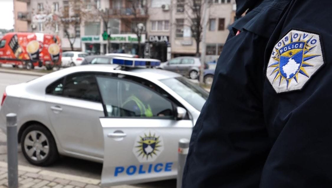 Policia kontrollon autobusin që ishte nisur nga Vitia drejt Prizrenit, i gjejnë drogë 17-vjeçarit