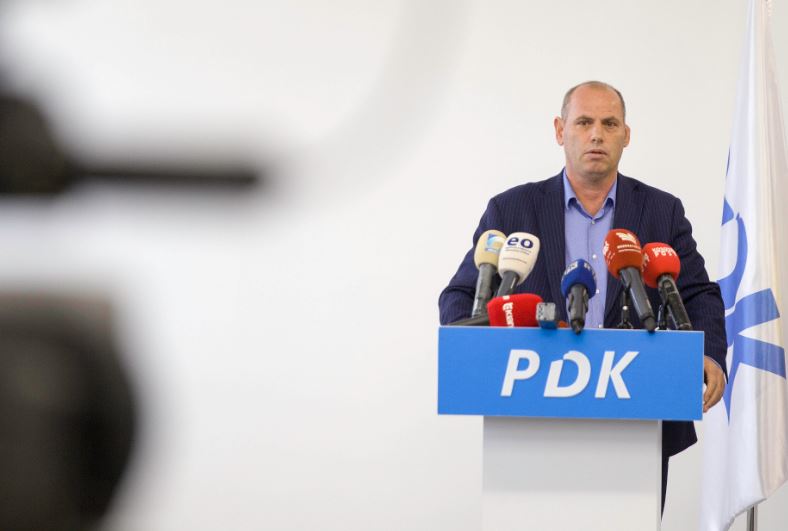 “Përplasen” Lladrovci dhe Haxhiu: Ma kadal Ministre, mos e kapni për bishti historinë e re të Kosovës