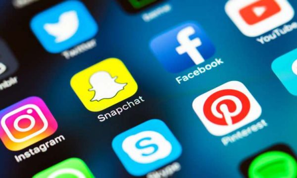 Snapchat i fut në bela klinasit, rrëmbejnë dhe rrahin shokun e tyre