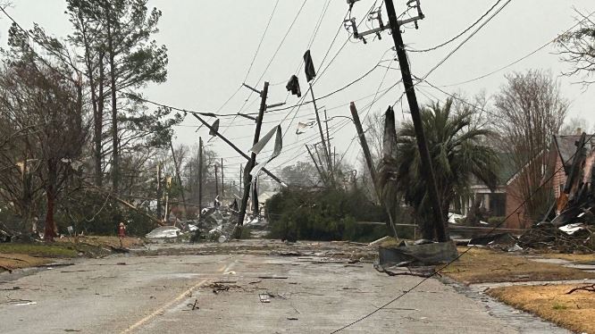 Mbi 30 tornado raportohen në jug të Amerikës, së paku 7 viktima