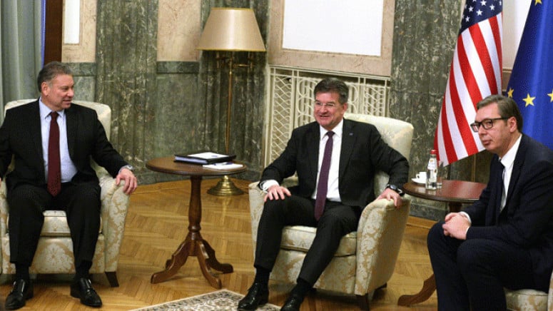 Emisarët special mbërritën në Beograd, nis takimi me Vuçiq