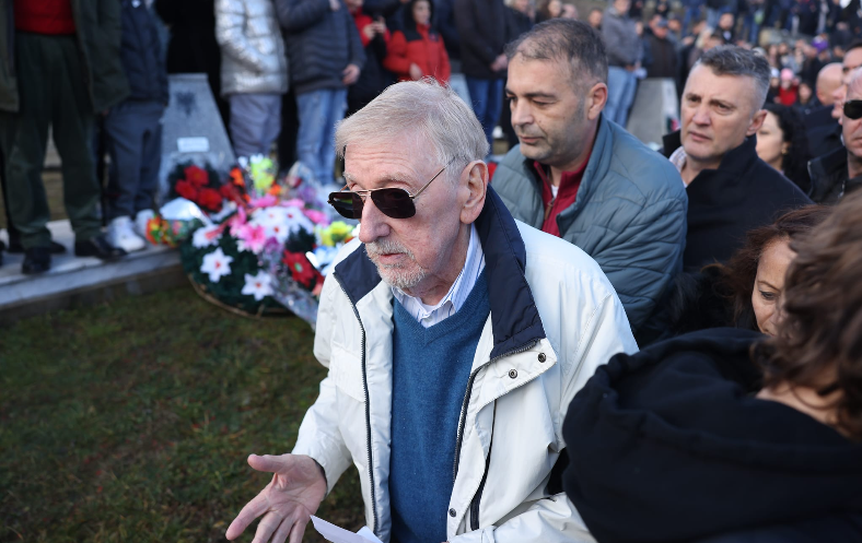 Walker: Masakra e Reçakut bëri botën ta kuptonte se çfarë po ndodhte në Kosovë