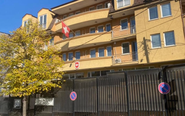 Për 10 muaj, 38 mijë kosovarë aplikuan për vizë në ambasadën e Zvicrës