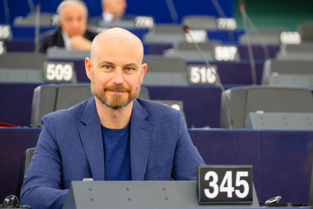 Raportuesi për Serbinë në PE: Duhet treguar guxim, dialogu me Kosovën s’ka kthim