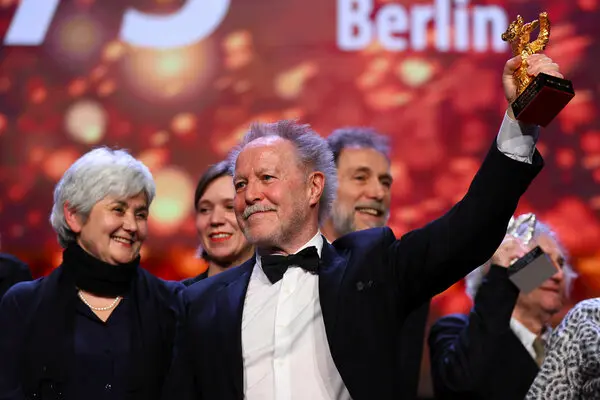 Dokumentari francez “On the Adamant” ‘rrëmben’ çmimin më të lartë të filmit në Berlin