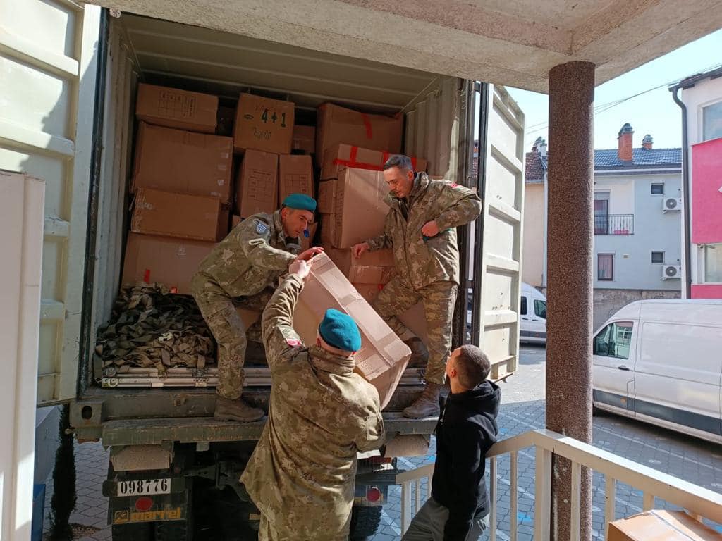 Ambasada e Turqisë jep detaje për ndihmat që janë nisur nga Kosova për të mbijetuarit nga tërmeti