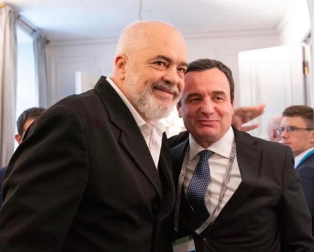 Edi Rama publikon fotografi me Kurtin nga Gjermania