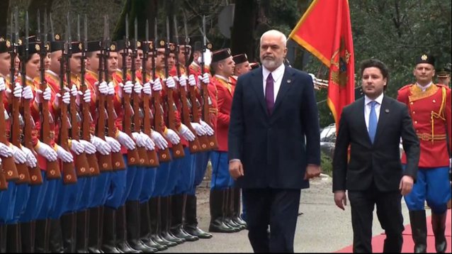 Nis mbledhja e qeverive Shqipëri-Mal i Zi, video nga ceremonia e pritjes