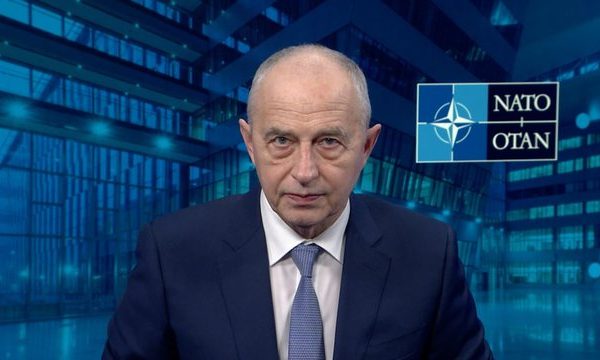 Zëvendësshefi i NATO-s: Rusia po pëson humbje edhe jashtë fushëbetejës