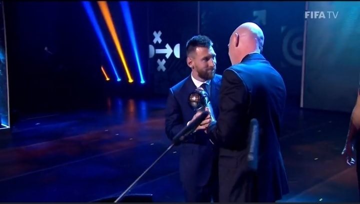 Lionel Messi shpallet lojtari më i mirë i vitit nga FIFA