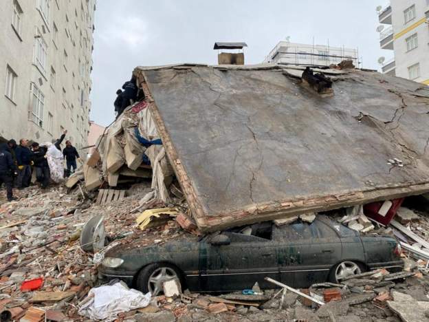 Tërmeti në Turqi dhe Siri, të paktën dy mijë e 300 persona konfirmohen të vdekur