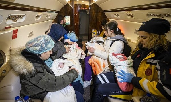 16 foshnje shpëtohen në Turqi, transportohen me avion presidencial