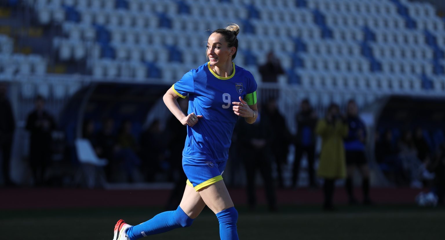 Kosovare Asllani luan në ‘Fadil Vokrri’ me futbollistet e reja kosovare