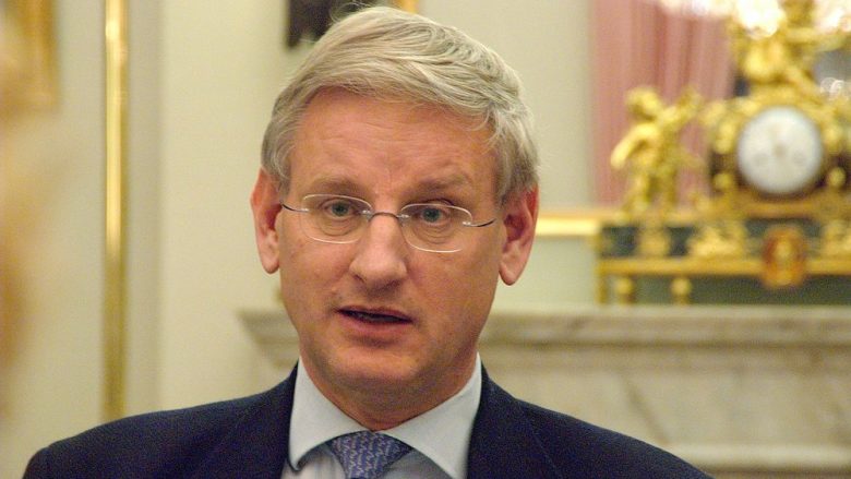 Kosova pranoi planin evropian, Bildt: Është hap i rëndësishëm drejt normalizimit të mardhënieve me Serbinë