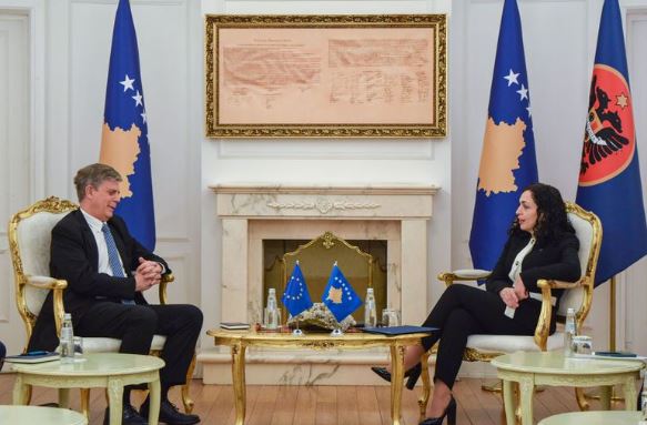 Presidentja Osmani takohet me Shefin e EULEX-it, kjo është arsyeja