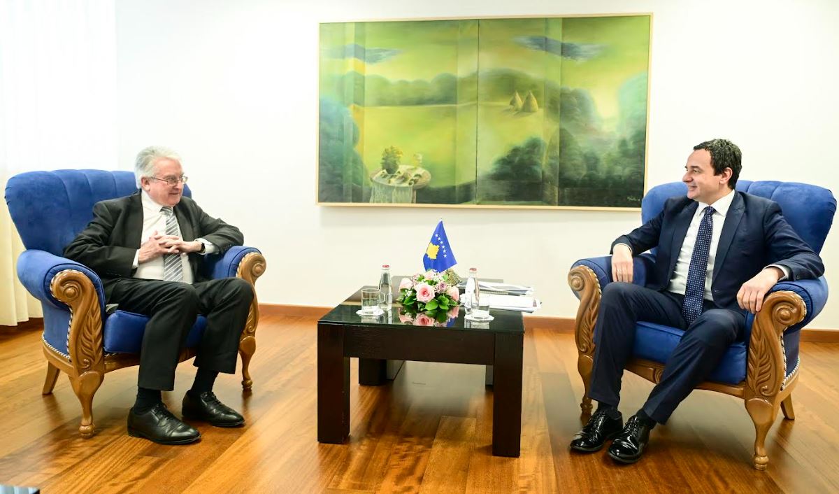 Kurti takohet me ish-drejtuesin e ekipit ligjor të Kosovës, kjo është arsyeja