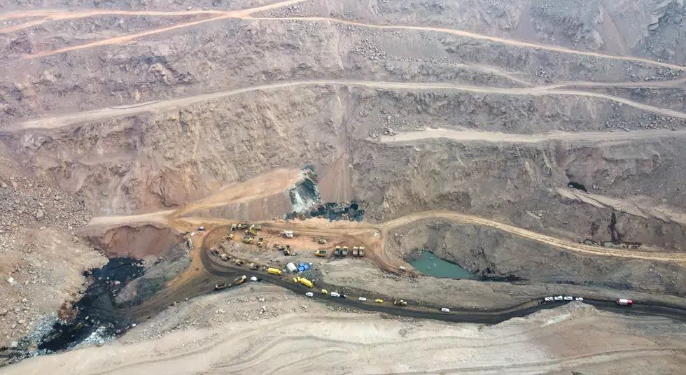 Tre të vdekur e 49 të zhdukur pas shembjes së minierës së qymyrit në Kinë
