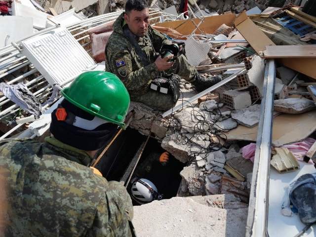 Tomasz Szunyog lavdëron FSK-në për ndihmën pas tërmetit në Turqi