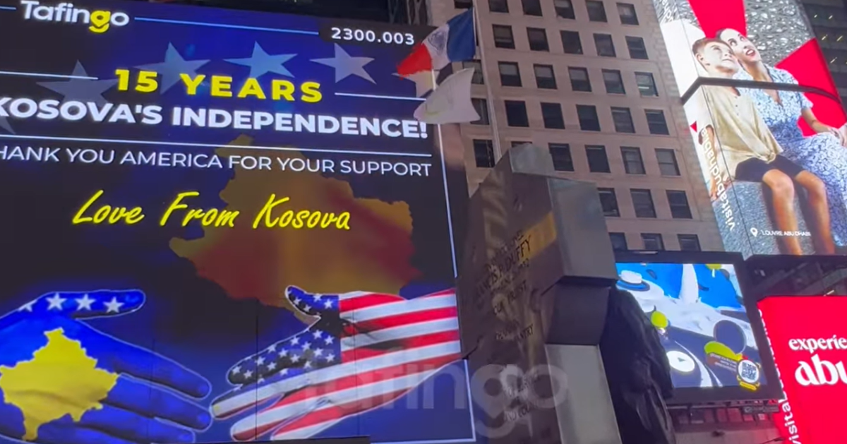 Ngjyrat e Kosovës mbulojnë Times Square