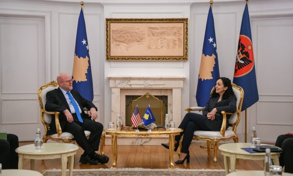 Osmani pret Hovenierin në Presidencë, temë diskutimi dialogu Kosovë-Serbi