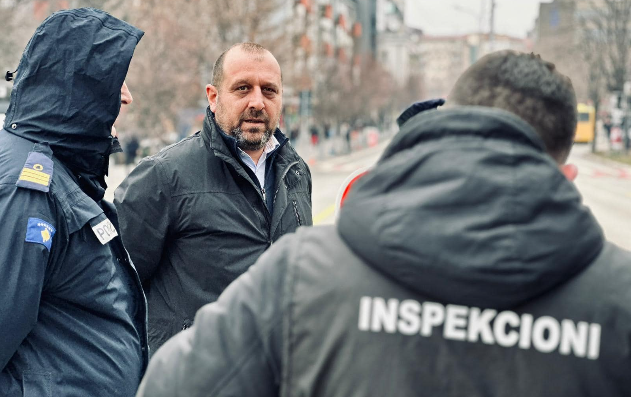 Inspeksioni largon terrasat ilegale në qendër të Prishtinës
