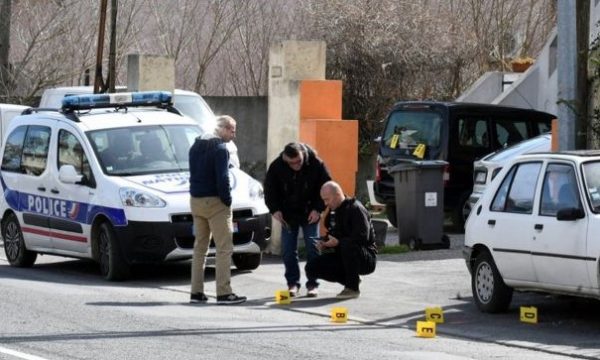 Arrestohet shqiptari në Francë, masakroi me thikë një 34-vjeçar