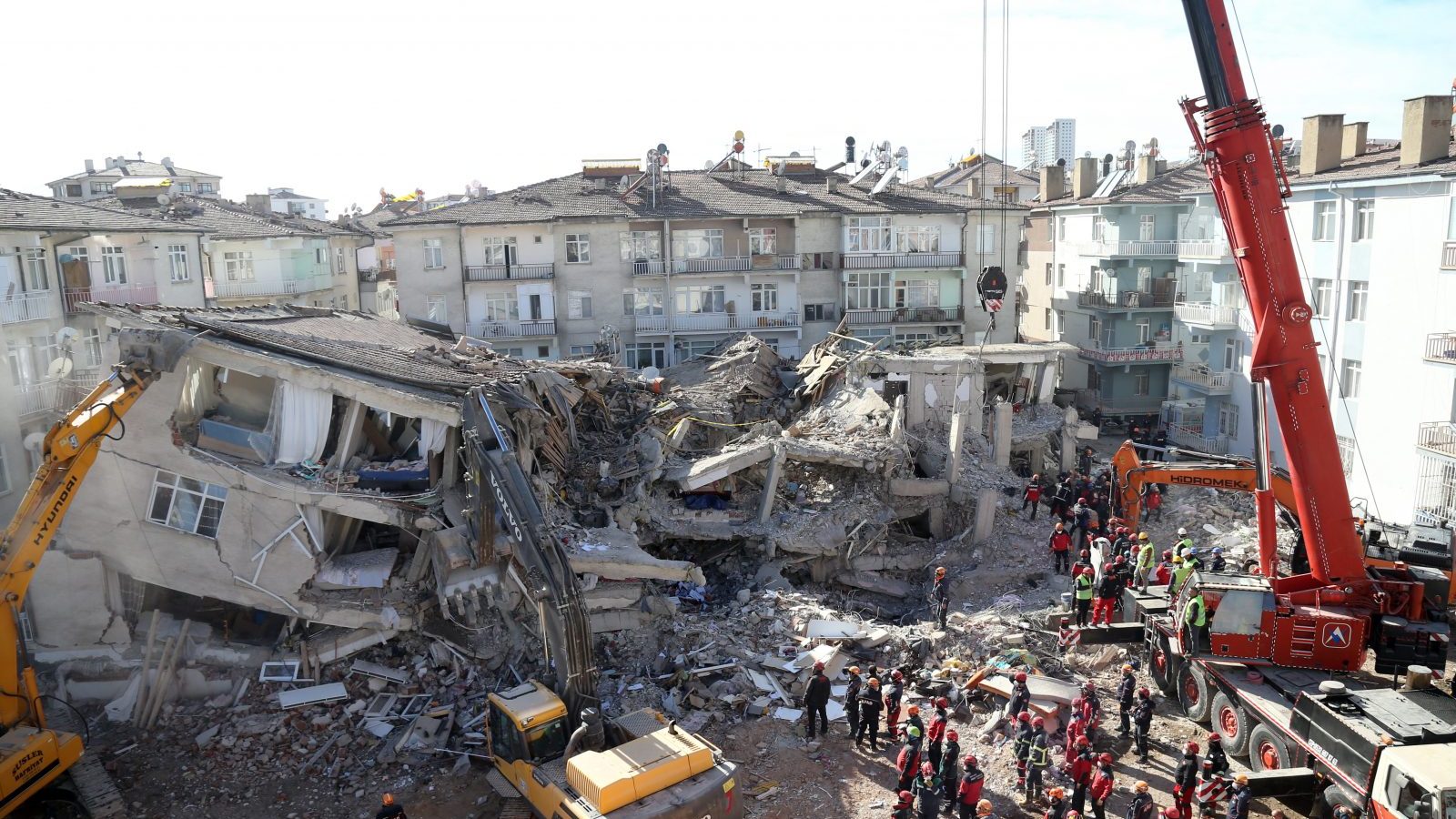 Turqia mbyll shkollat për një javë në mbarë vendin pas tërmetit të fuqishëm