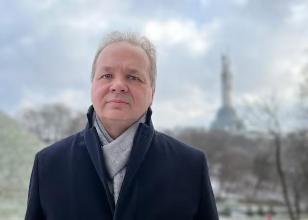 “Nuk do ta harroj kurrë erën e kufomave”: Ambasadori zviceran detyrohet ta lë Kievin