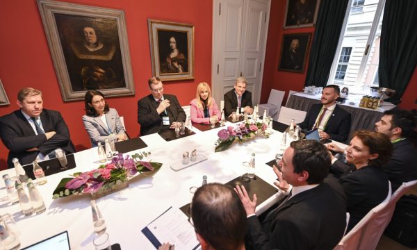 Kurti diskuton planin franko-gjerman me deputetë të Bundestagut